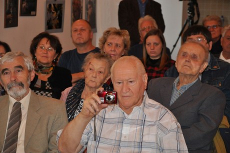 Szögligettől a Don-kanyarig - világháborús hősökre emlékeztek a Zsolt utcában